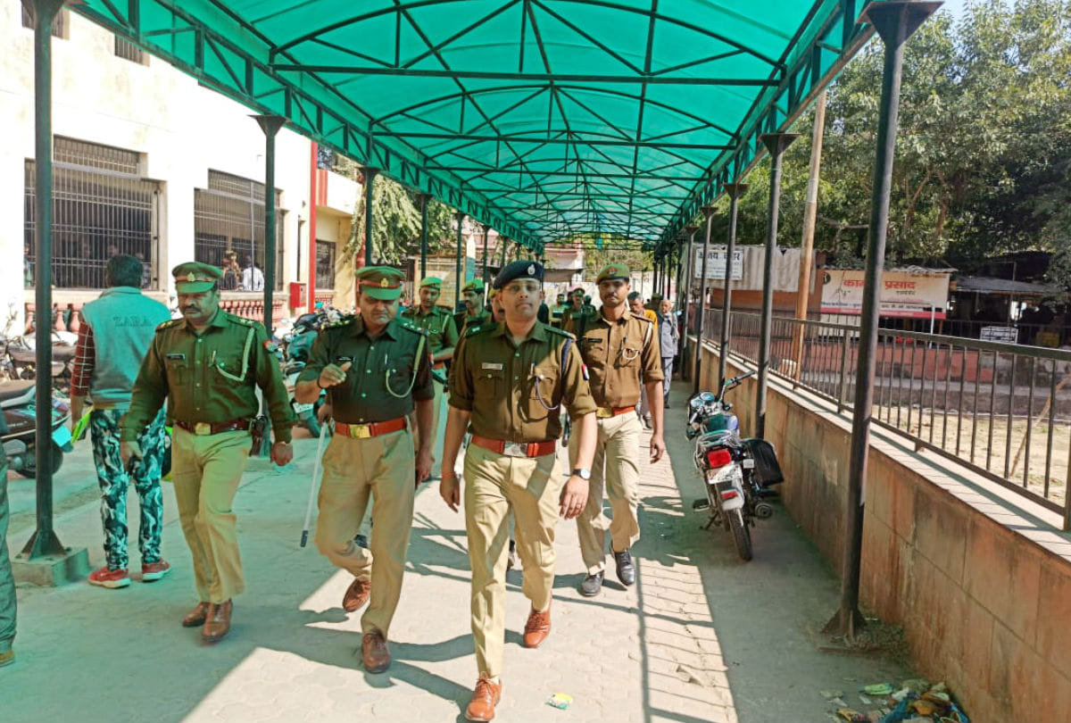 Sp City Check Security in Agra Court After Bomb Blast in Lucknow Court