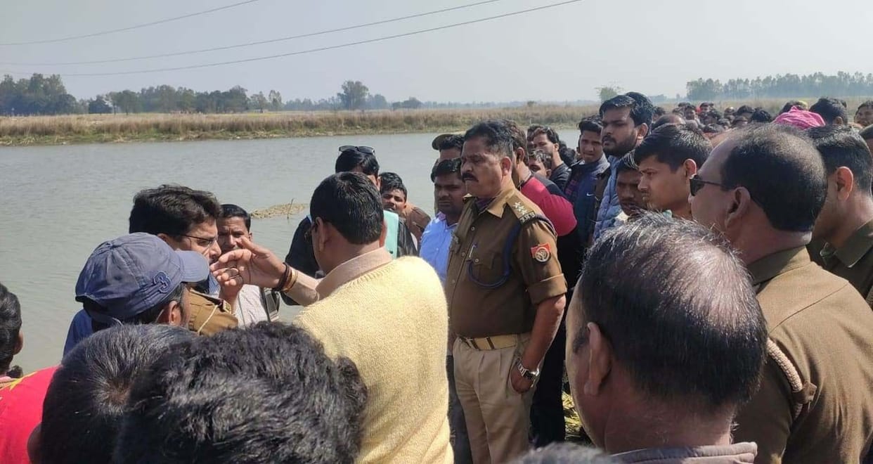 The dead body of the woman thrown in the river after killing, instead of getting the body removed, two inspectors clashed in the police station area