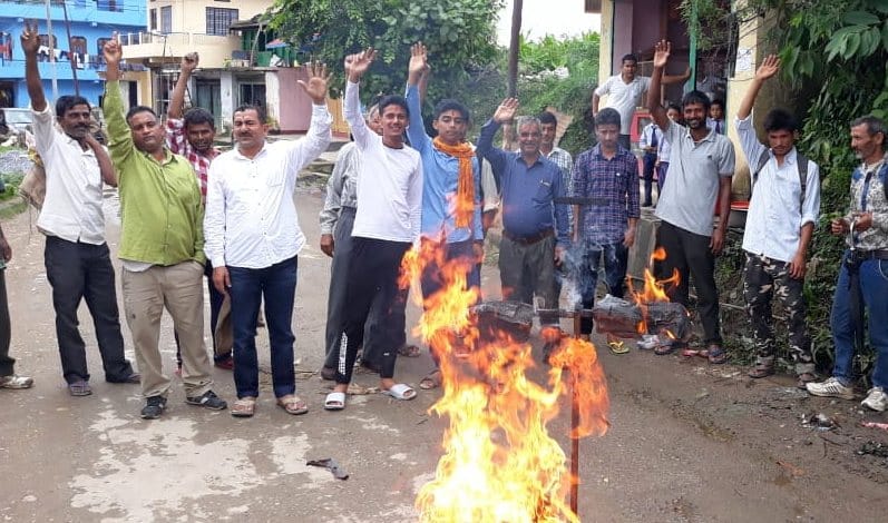 protest against the price rise of gas cylinder