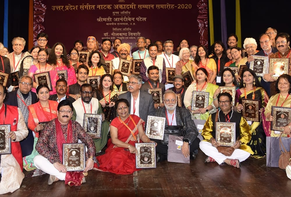 128 artists get Academy awards in Lucknow.