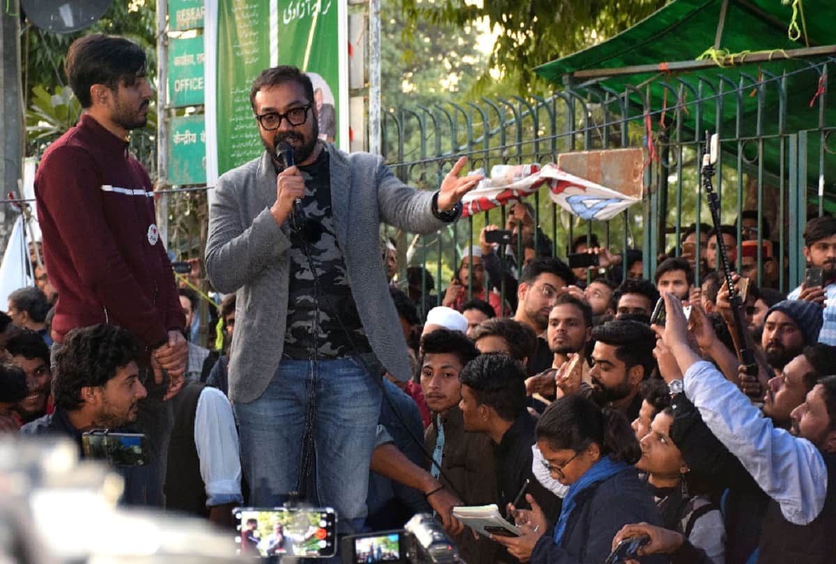 Anurag Kashyap visited Jamia and Shaheen Bagh to meet protesters