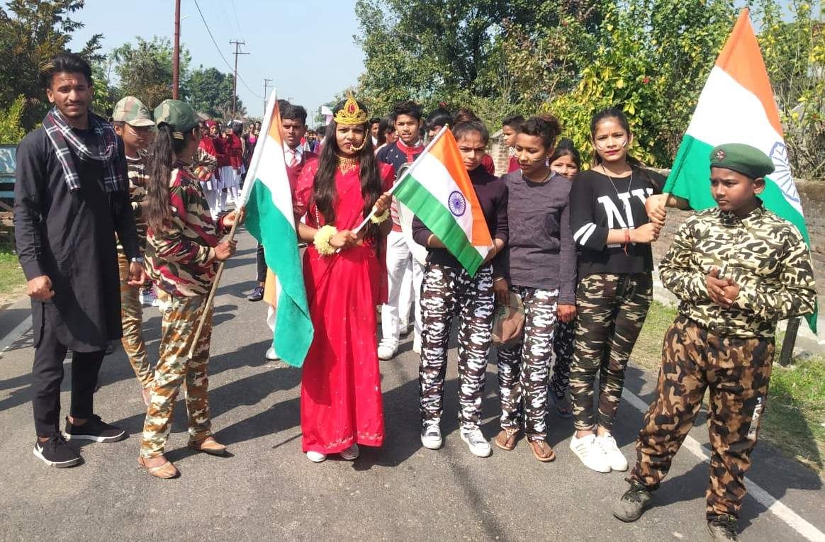 Emerging tribute to the martyrs of Pulwama attack
