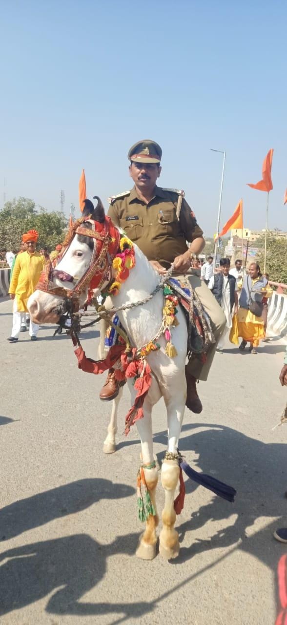 Kalash Yatra taken out with instruments,  devotees danced