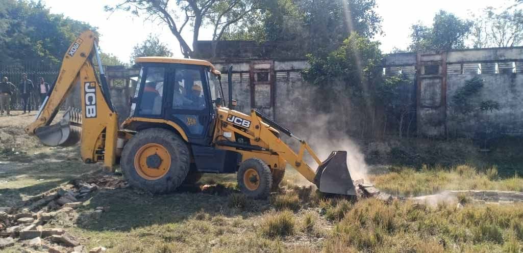 The land mafia made a plotting by capturing government land
