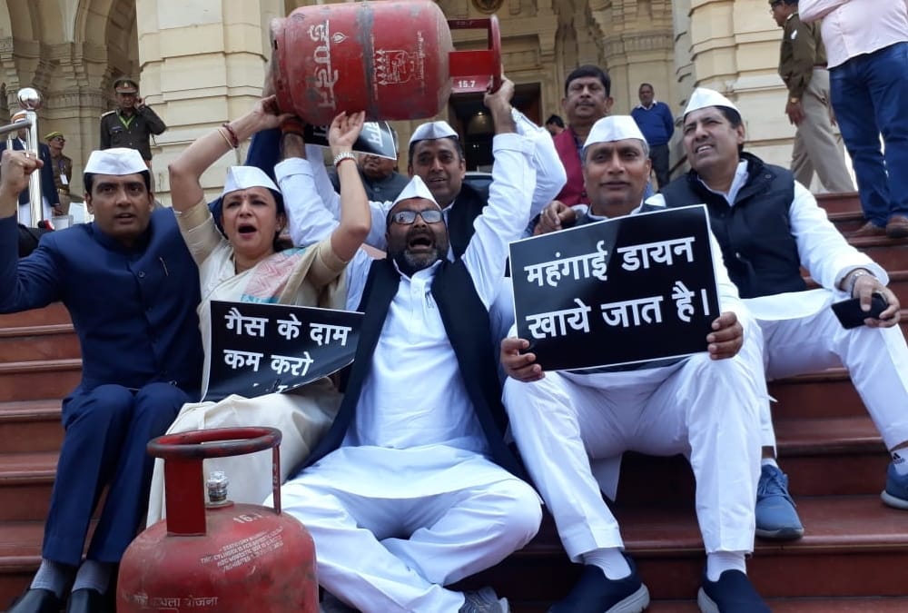 Congress protest over cylinder price hike in Lucknow.