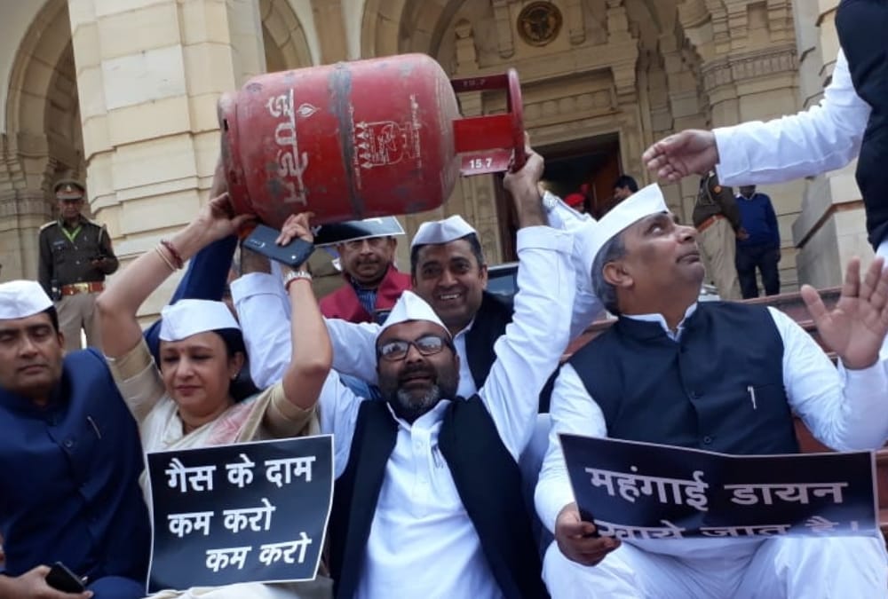 Congress protest over cylinder price hike in Lucknow.
