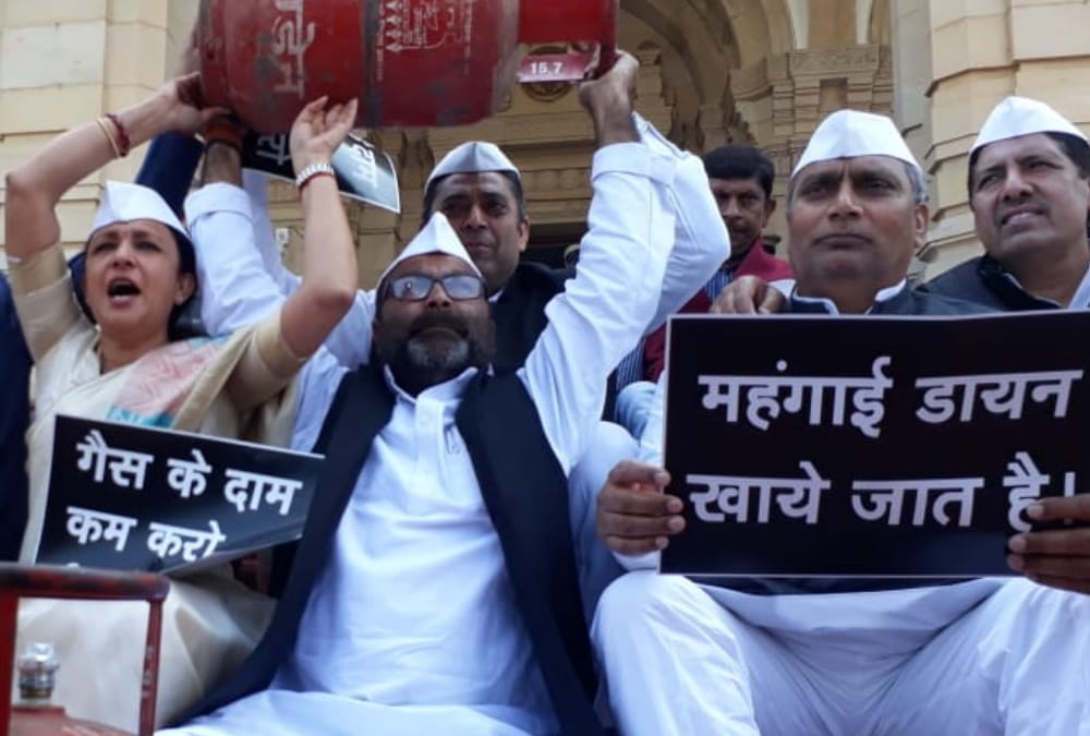 Congress protest over cylinder price hike in Lucknow.