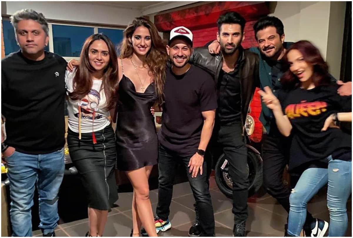 disha patani celebrate valentine in black short dress without tiger shroff