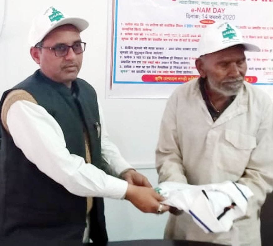 kisan rewarded in hamirpur