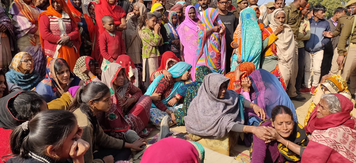 teacher body found hanged on tree mirzapur