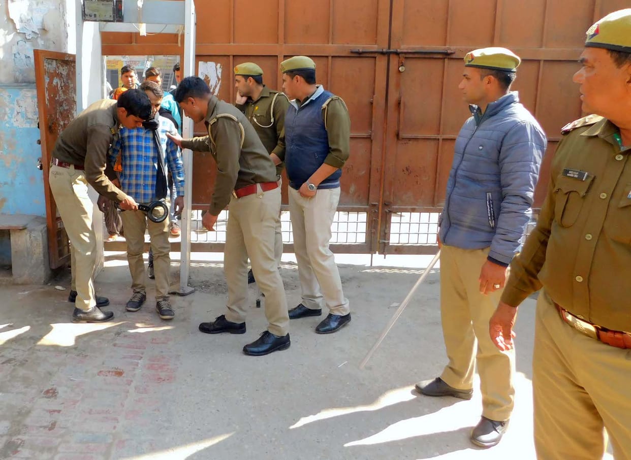 Police runs checking campaign in Kairana court