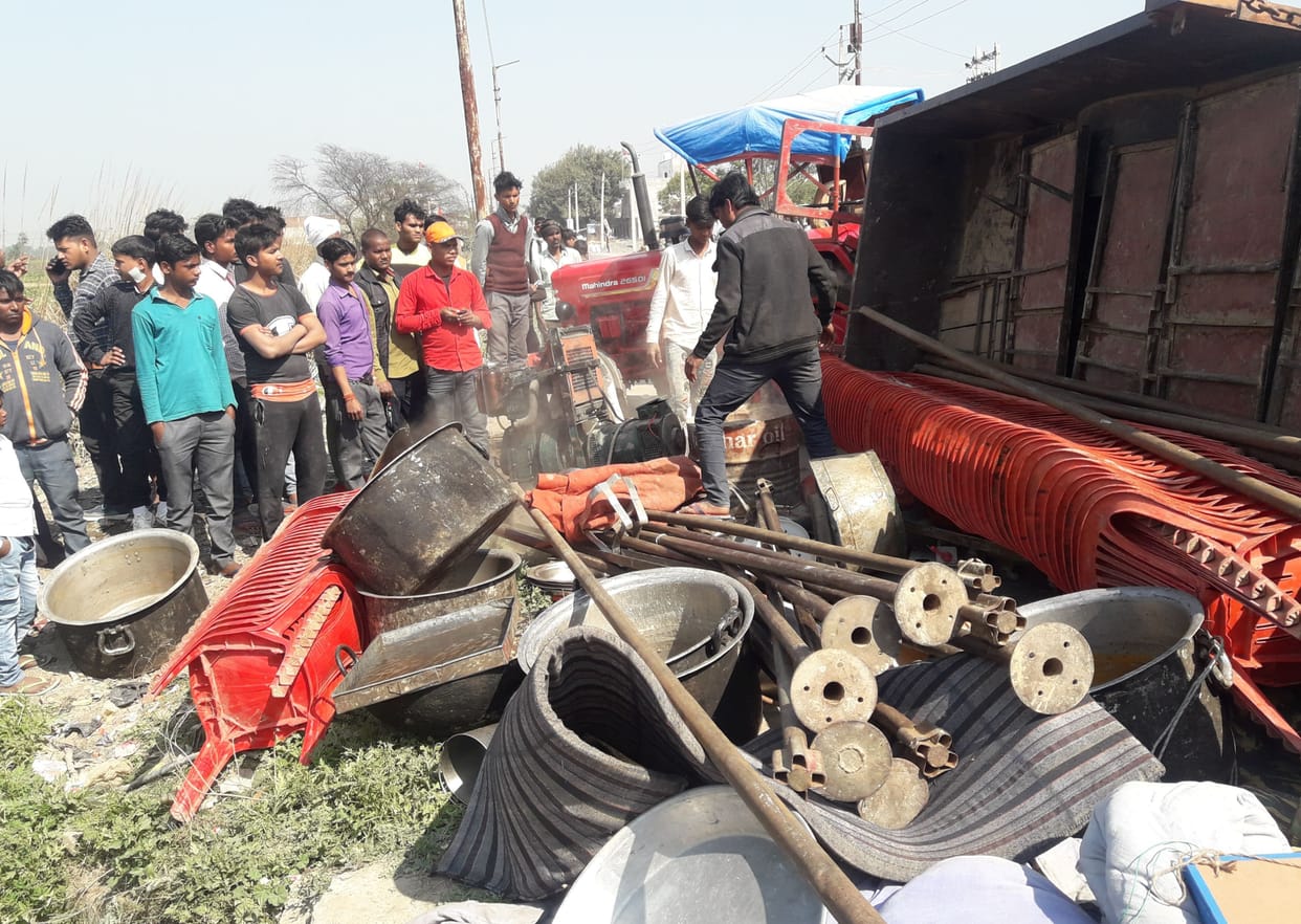 Tractor-trolley overturned, three laborers injured