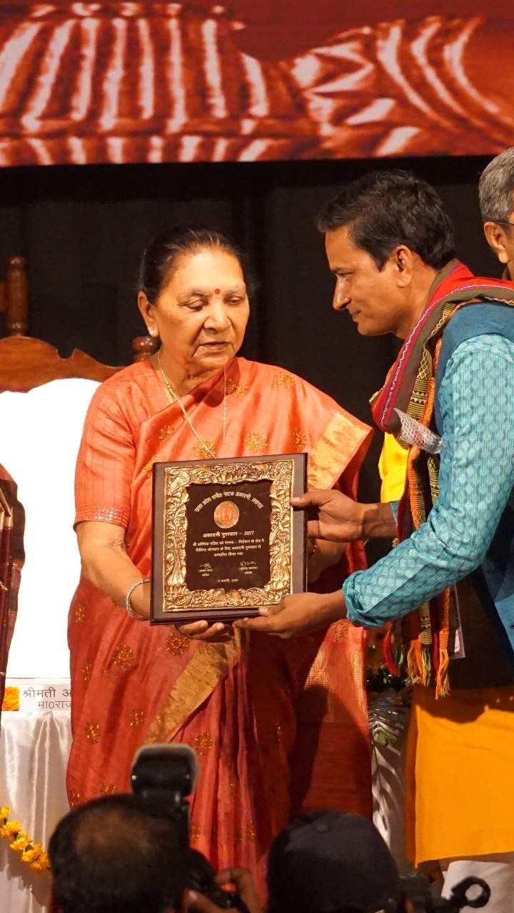Theatre artist Abhishek Pandit received UP Sangeet Natak Academy Award