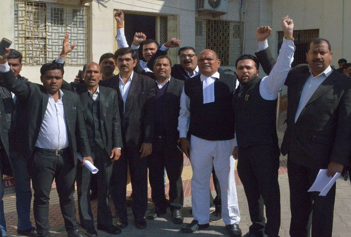 protest over advocate kidnapping case in agra