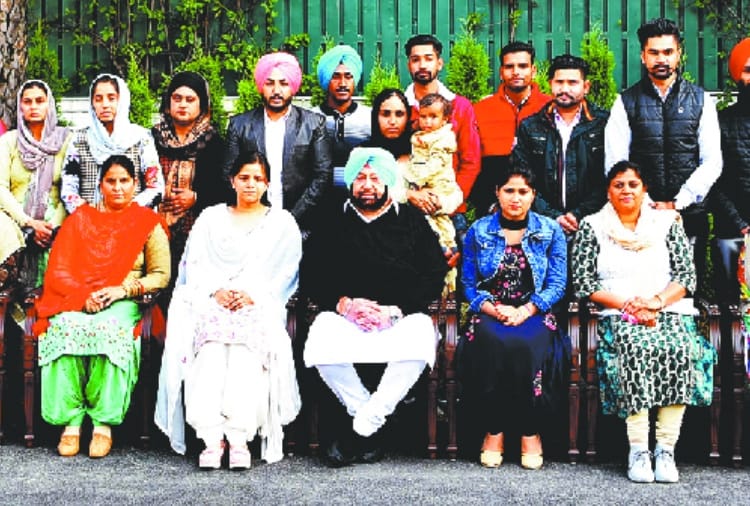 Punjab CM Amarinder Singh honored families of 34 martyrs