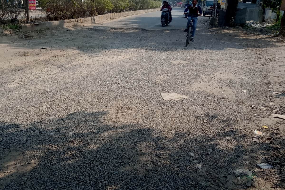 Road constructed at night,, uprooted in the morning, better arrangement in front of the officers, jam in the city as soon as they left