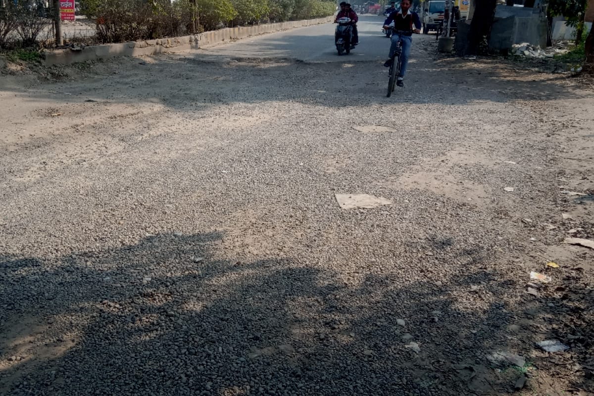 Bumpy roads inviting accidents, major connectivity routes are in disarray in Meerut