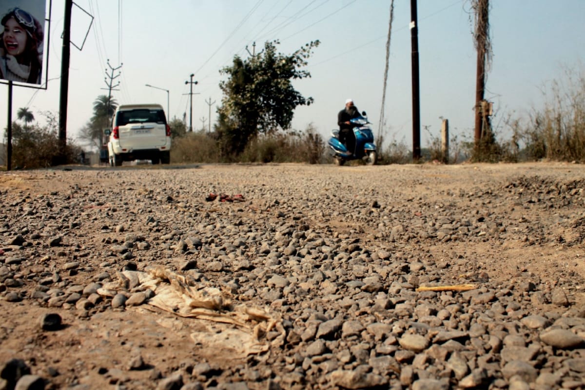 Bumpy roads inviting accidents, major connectivity routes are in disarray in Meerut