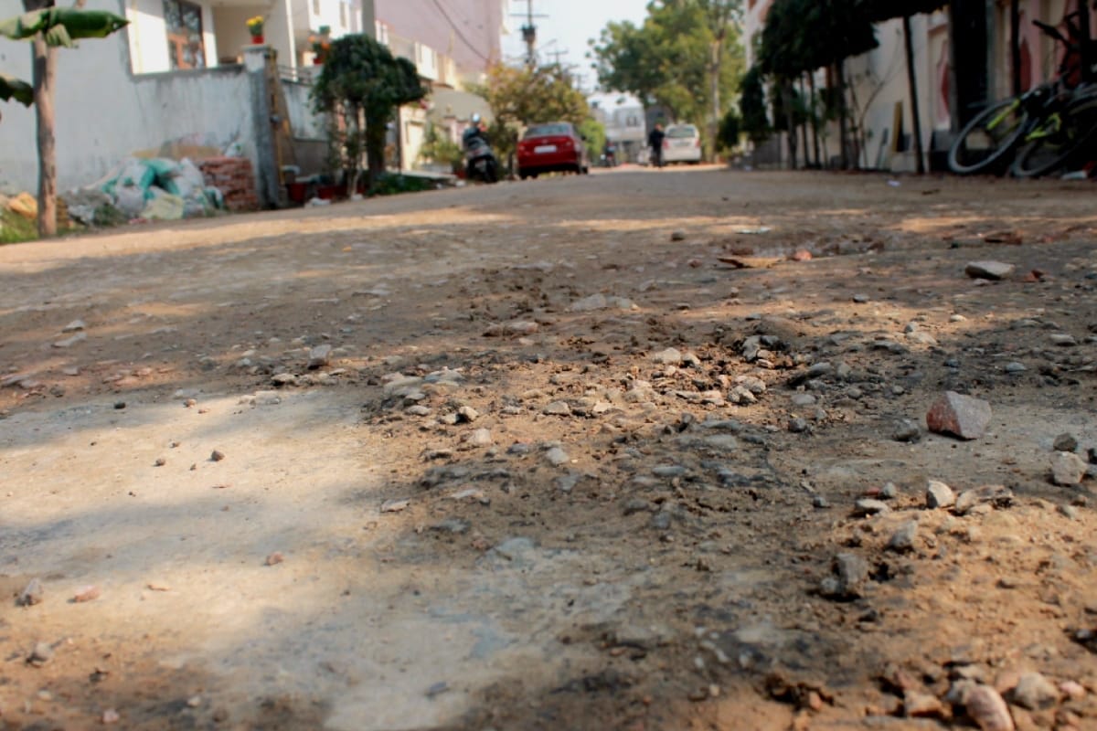 Bumpy roads inviting accidents, major connectivity routes are in disarray in Meerut