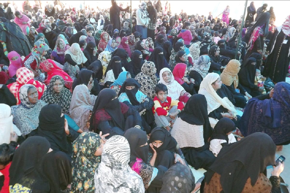 Muslim women protest continue against CAA in deoband of Saharanpur