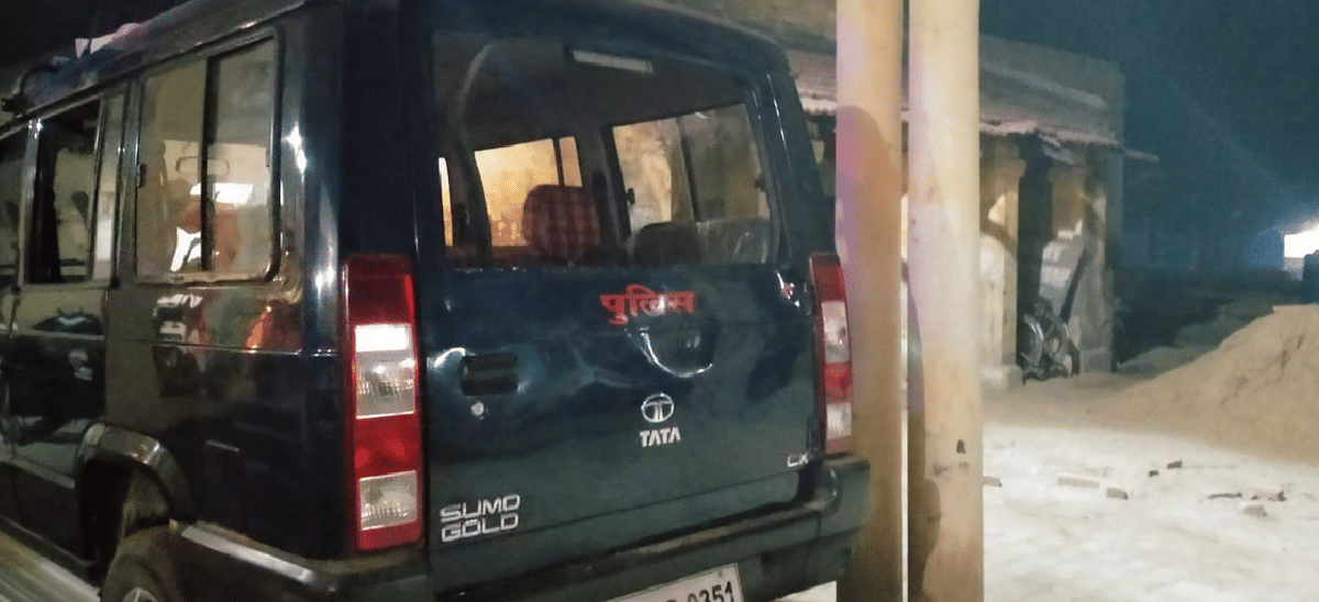 Stone pelting on police for rescuing an arrested youth in ballia