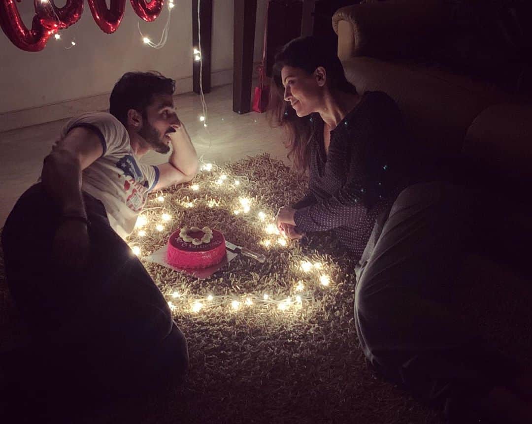 Valentines Day 2020 Sushmita Sen shares romantic photo with rohman shawl
