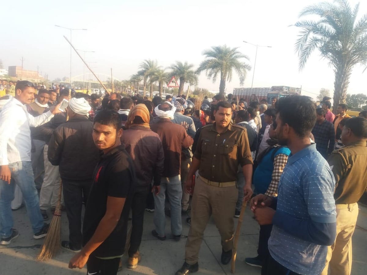 Sweeper dead in hit by car accident in babatpur varanasi