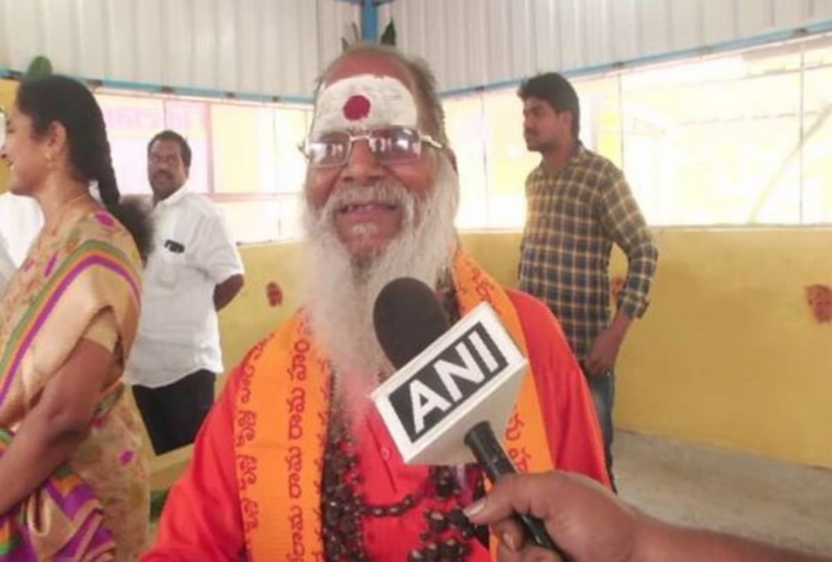 Andhra Pradesh Septuagenarian beggar donated Rs 8 lakh to temple in Vijayawada