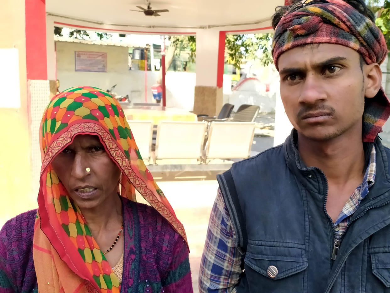 Hathras: Bikers gang active in city, looted 50 thousand rupees from mother son