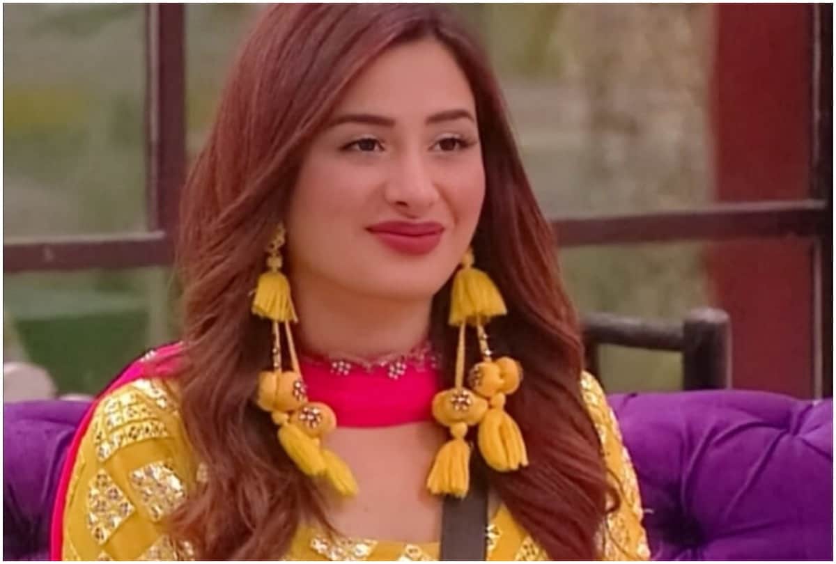 mahira sharma style sense more than rashami desai in bigg boss 13 house