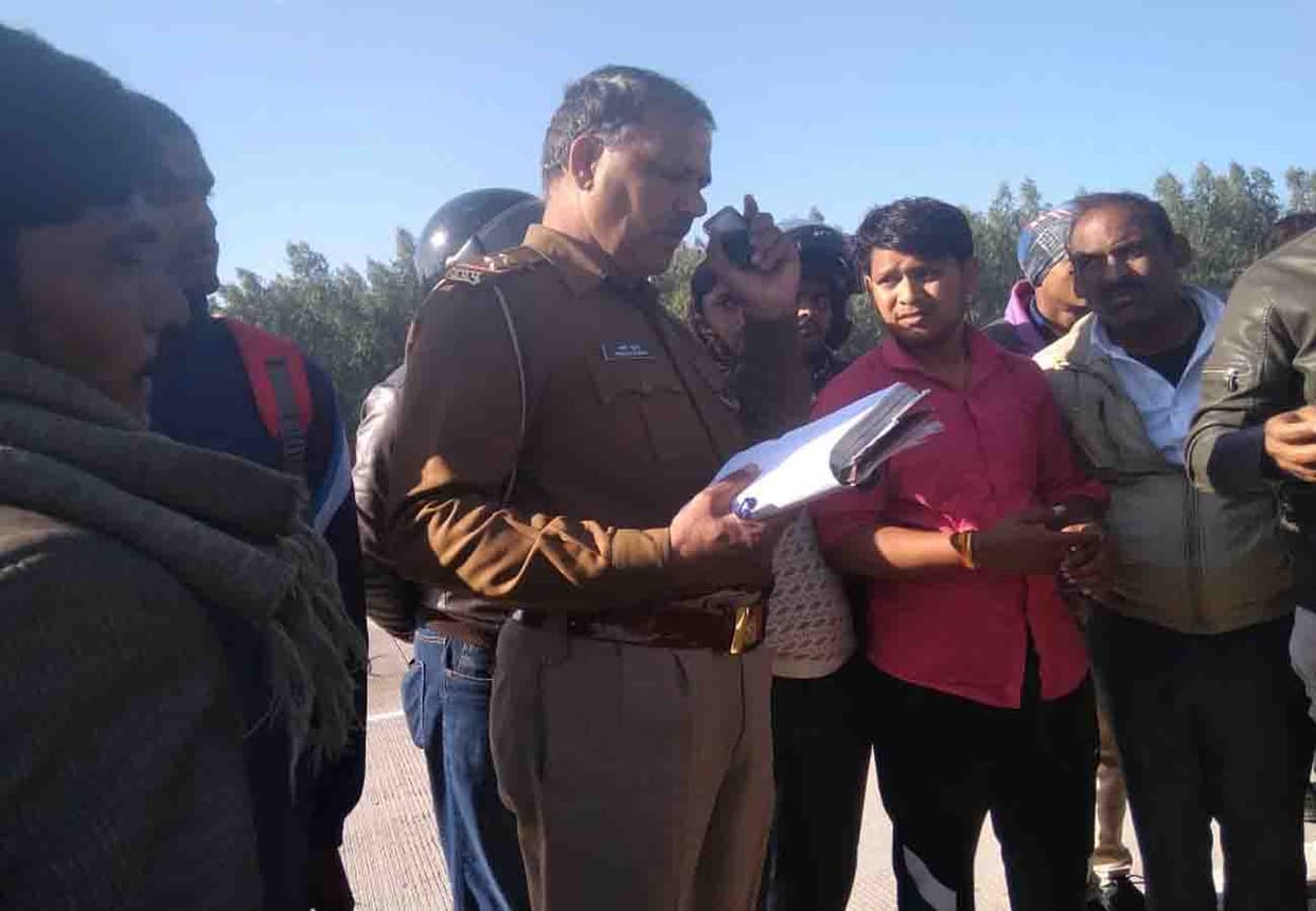 Dead body of a youth found above Bhikhepur overbridge