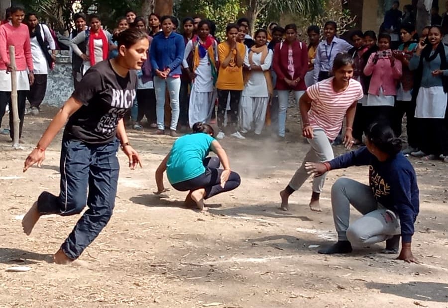 Aashna Chauhan first in girls' 100 meter race