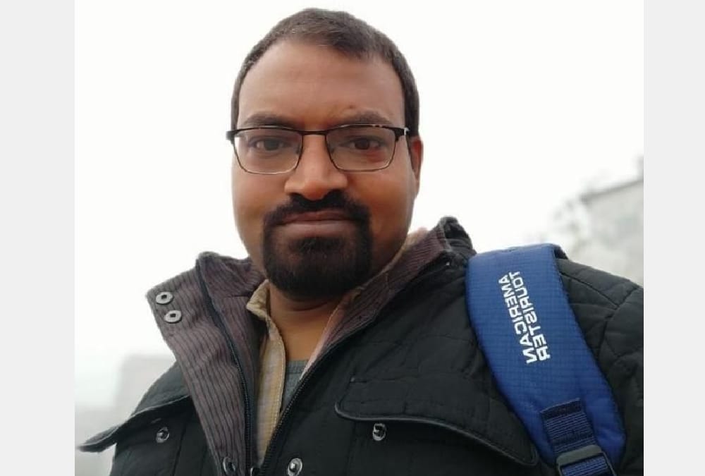 SBI field officer's body found hanging in bathroom in Gonda.