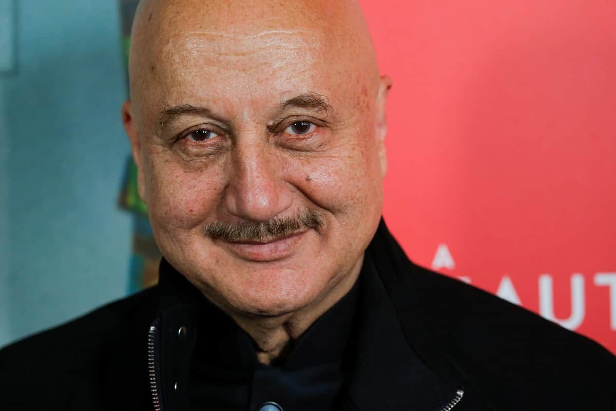 Irrfan Khan Drama School Senior Anupam Kher cried on social media and gave Emotional Tribute