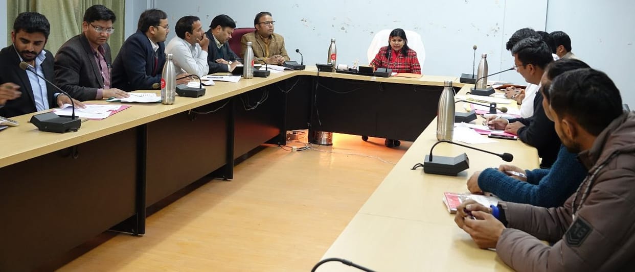 Get the benefit of PM Kisan Yojana to farmers on time: DM