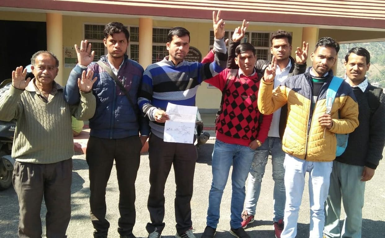60 students dependent on one teacher