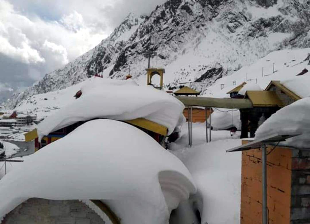 Uttarakhand: Glacier on Badrinath highway from Radang band to Mana village