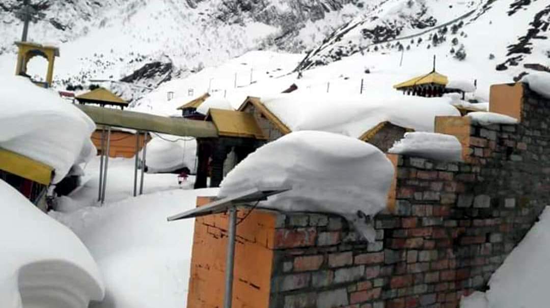 char dham yatra 2020 : Six feet of snow still on Badrinath path