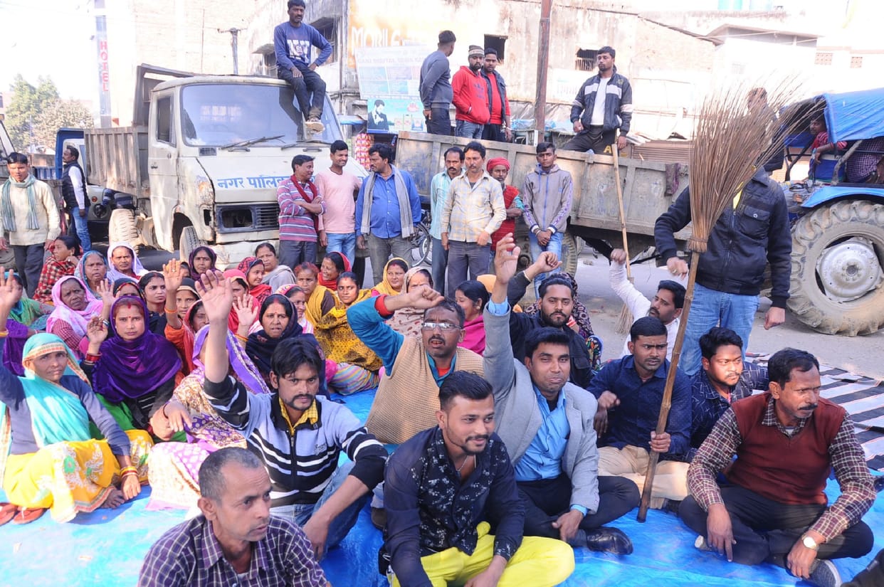 Lawyer slaps tax officer of Nagar Palika Parishad, commotion