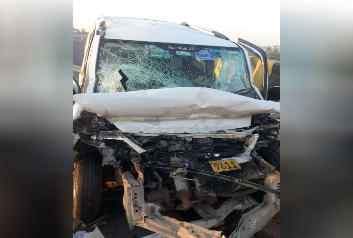 car accident on yamuna expressway in mathura news
