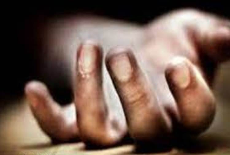a girl died hit by train in ayodhya