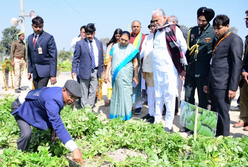 Governor Anandi Ben Patel on Barabanki visit.