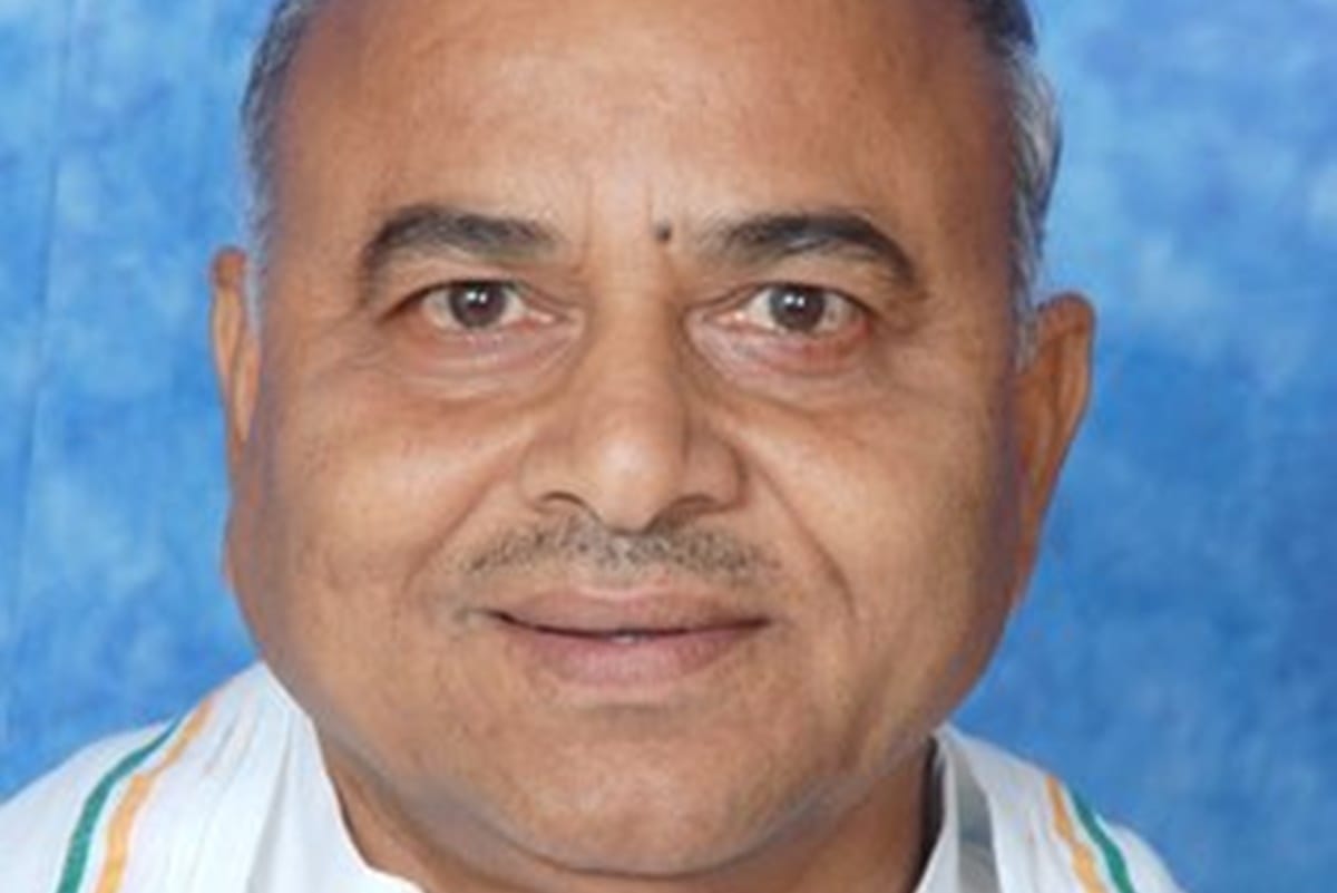 MP Minister says conducting pilgrimage is not govt job, BJP says kamalnath should clear stance
