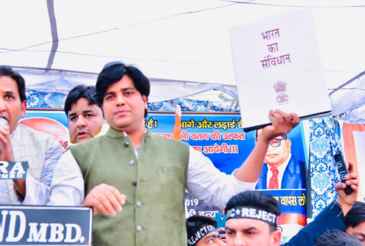 Administration sends notice to Imran Pratapgarhi