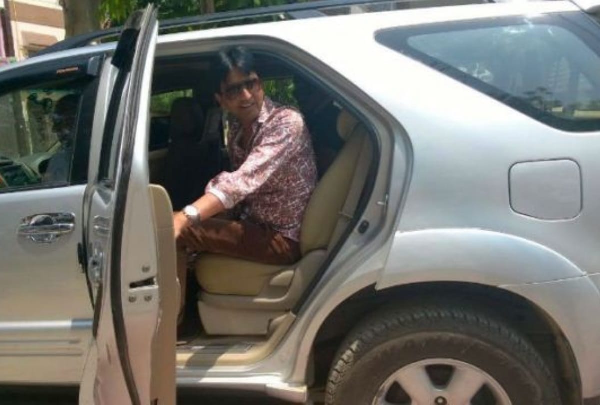 kumar vishwas fortuner car stolen from his home in indirapuram