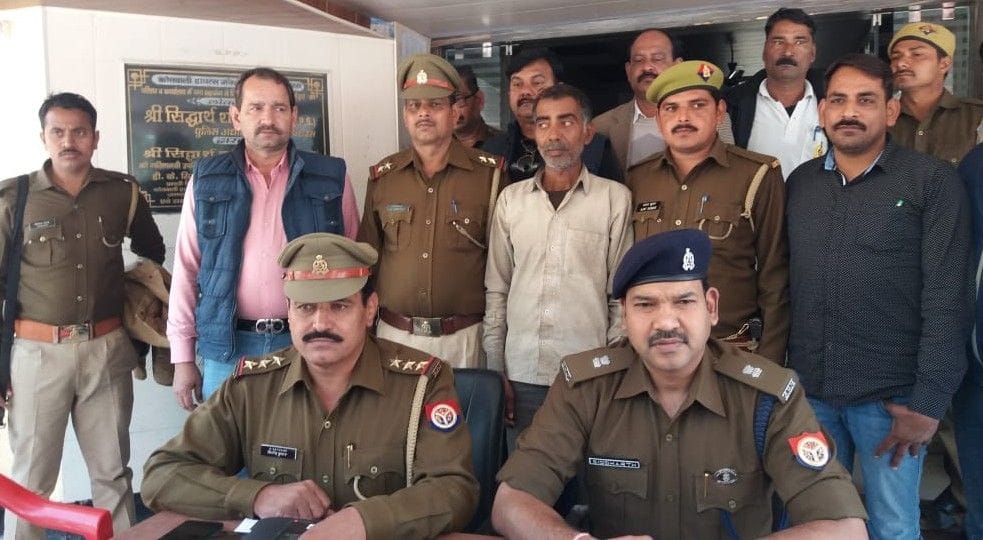 Hathras: Police caught 17 lakh liquor being smuggled, a vicious person arrested