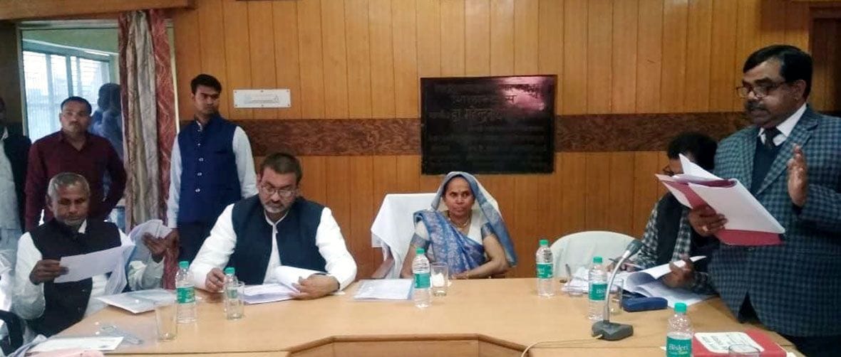 district panchayat will make Gaushala  in five blocks