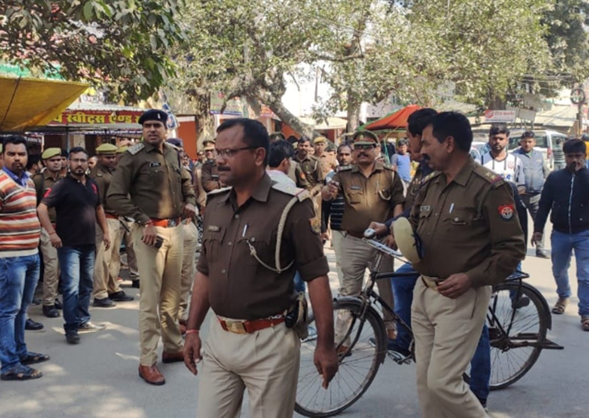 Ghazipur: Police lathi charge on Congress workers
