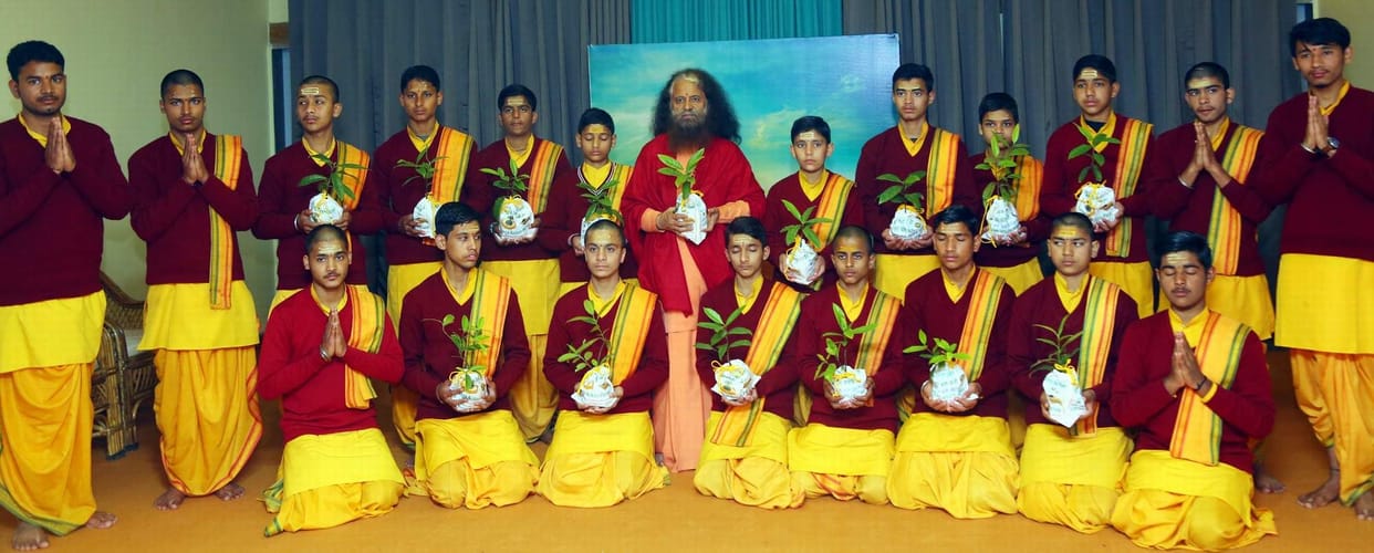 Worshiped Pulwama martyrs by offering sacrifices in Yagya