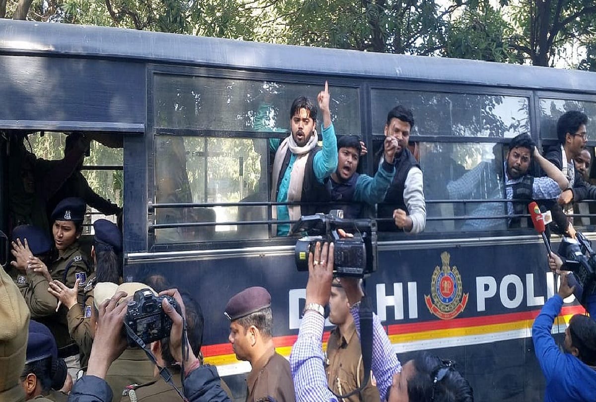 Police took Jamia students into custody over protest at tamilnadu bhawan
